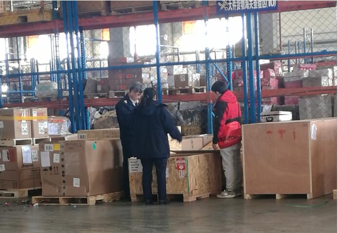 報(bào)關(guān)現(xiàn)場(chǎng)查驗(yàn)實(shí)物圖 報(bào)關(guān)現(xiàn)場(chǎng)查驗(yàn)實(shí)物圖